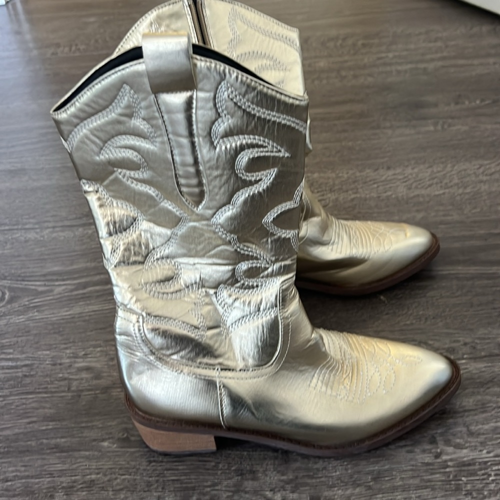 Metallic Gold Western Cowboy Boots - Picture 2 of 8